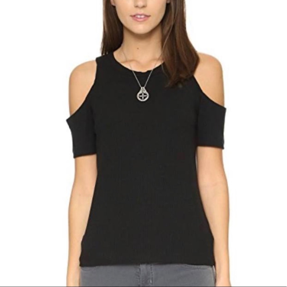 LNA cold shoulder top